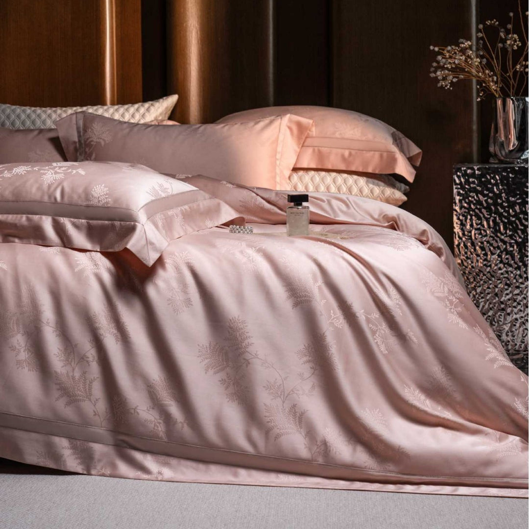 Luxurious satin jacquard bedding set with fine damask pattern and Oxford pillow