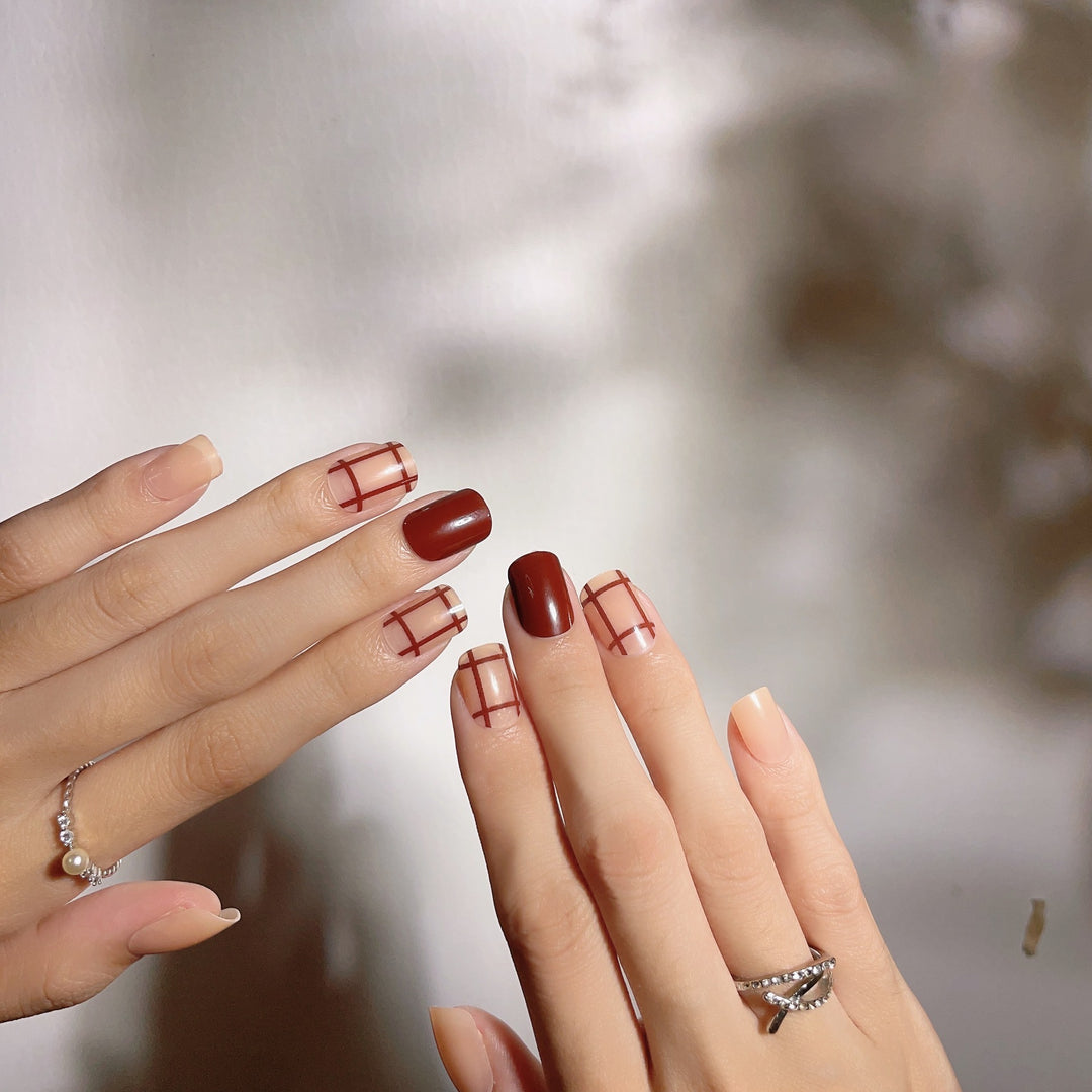 Stylish Press-On Nail Art Set with Geometric Patterns
