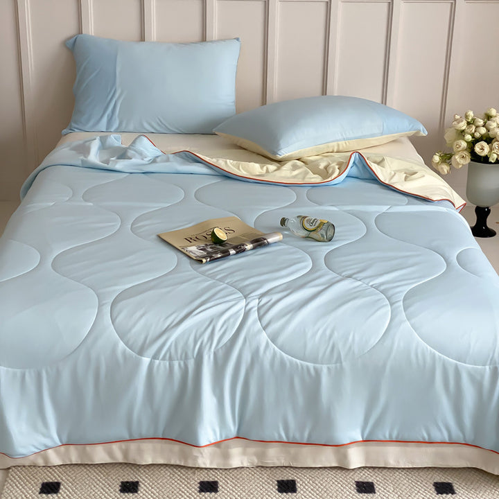 Light quilted blanket made of microfiber satin, breathable and hypoallergenic