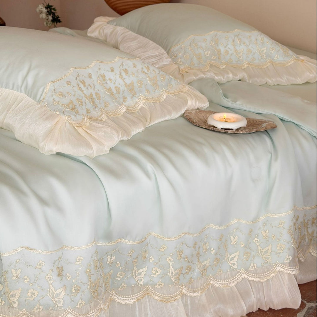 Luxurious satin bedding set with lace and ruffle decoration