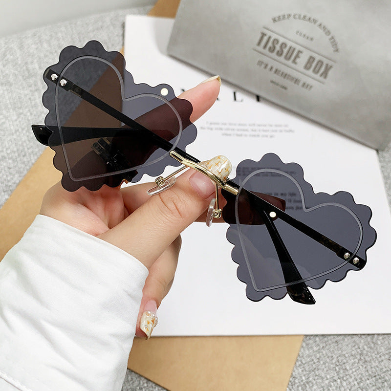 Ladies Cat-Eye Sunglasses in unique Heart Design Kalsten