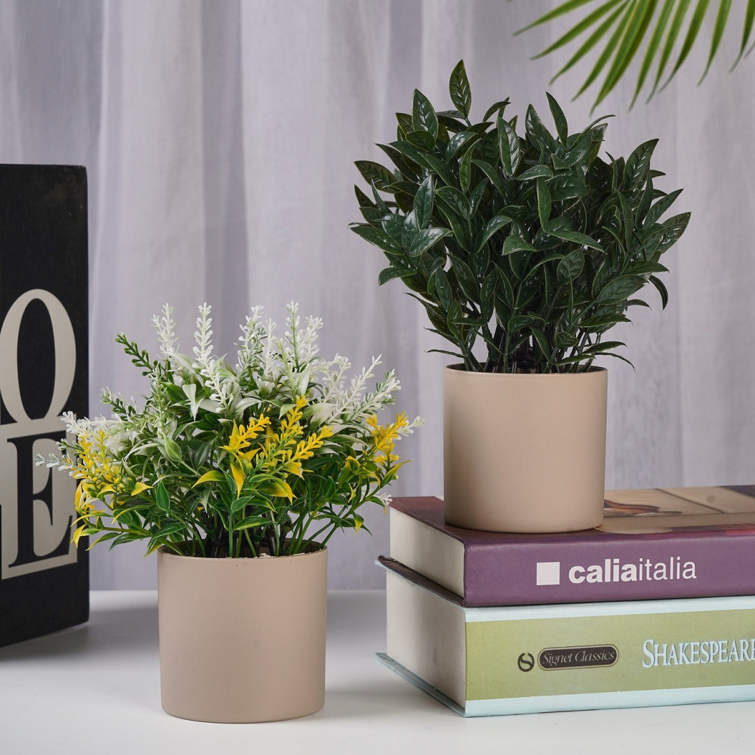 Lifelike Succulent Decor