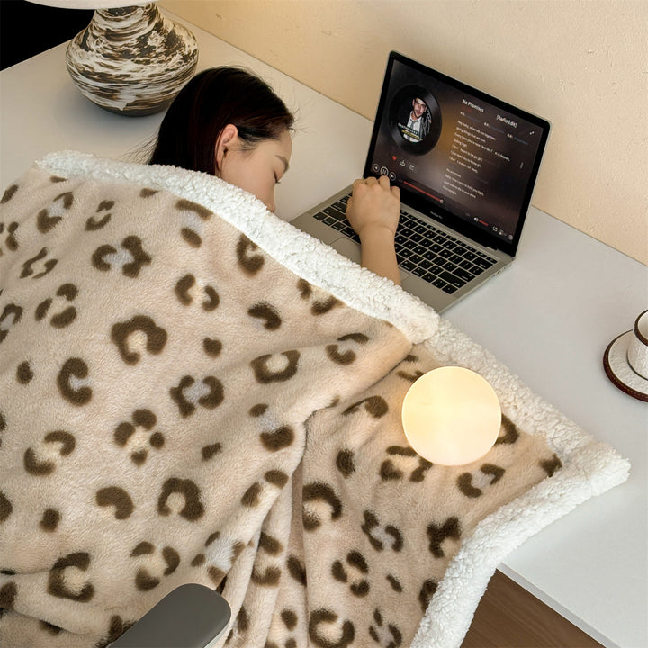 Women's Plush Leopard Print Throw Blanket