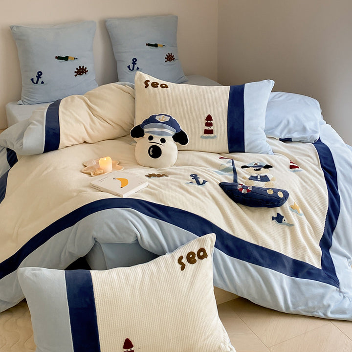 Children's bedding set with quilted blanket, waffle texture and embroidered sea motif