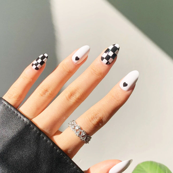 Artificial nail set with graphic heart and check pattern Kalsten