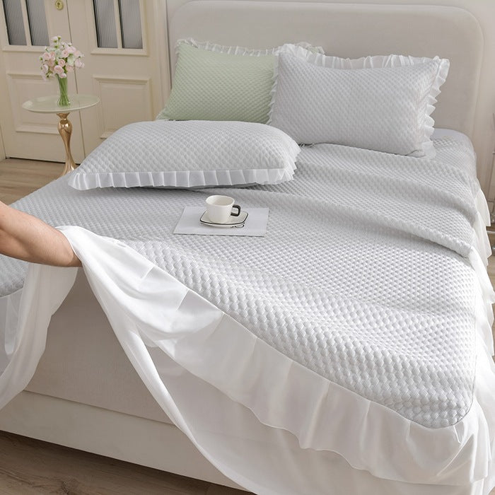 Ladies elegant bedspread set with decorative ruffled hem Kalsten