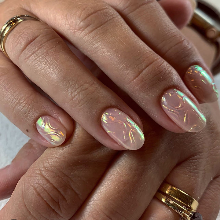 Artful nail art with unique holographic surface Kalsten