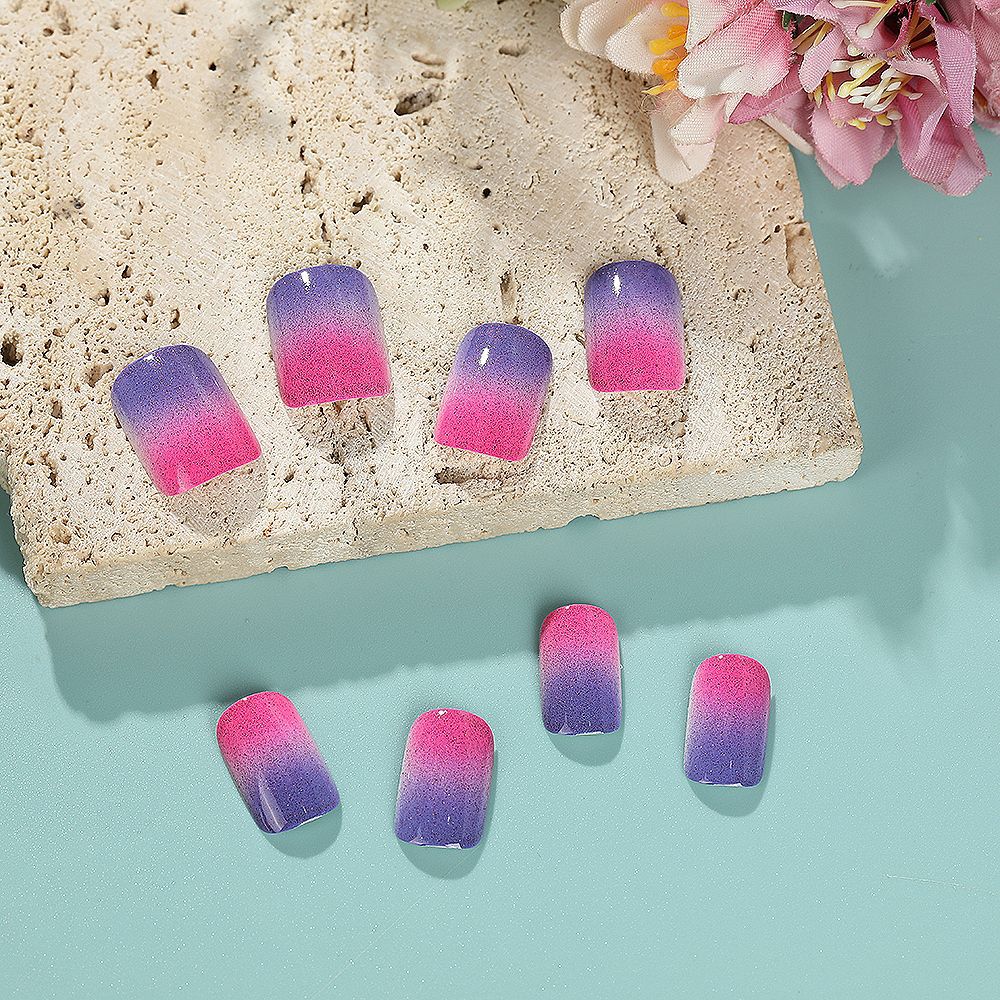 Trendy ombre design artificial nails Kalsten