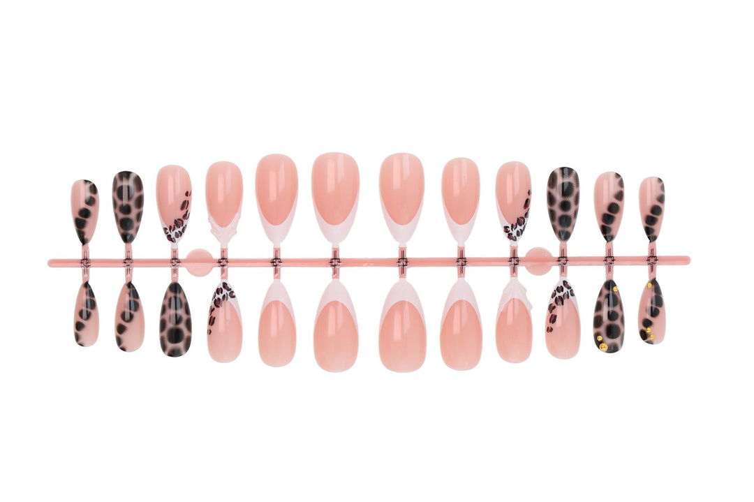 Nail art set with trendy leopard patterns and elegant accents Kalsten
