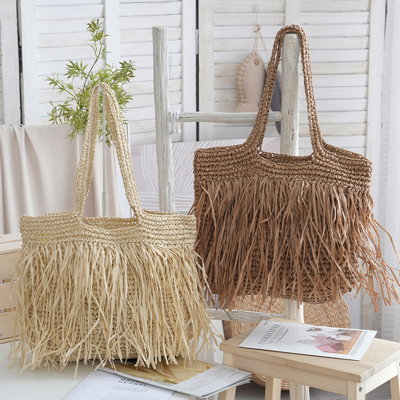 Trendy raffia bag with fringed details Kalsten