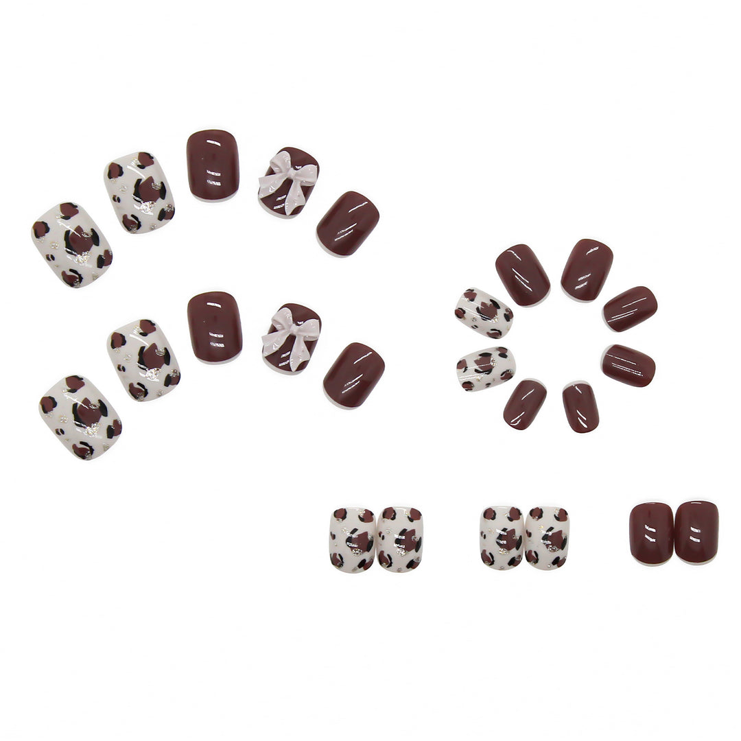 Artful nail tips with elegant foil decorations Kalsten