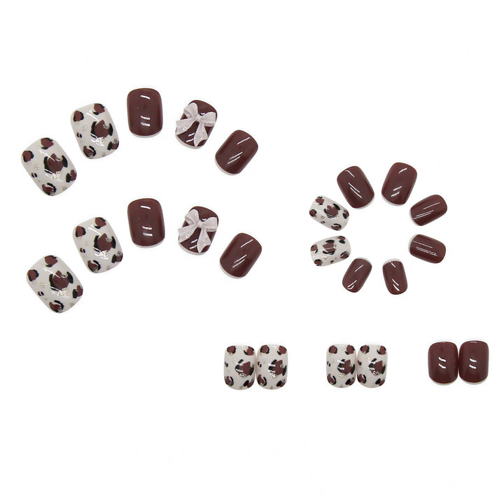 Artful nail tips with elegant foil decorations Kalsten