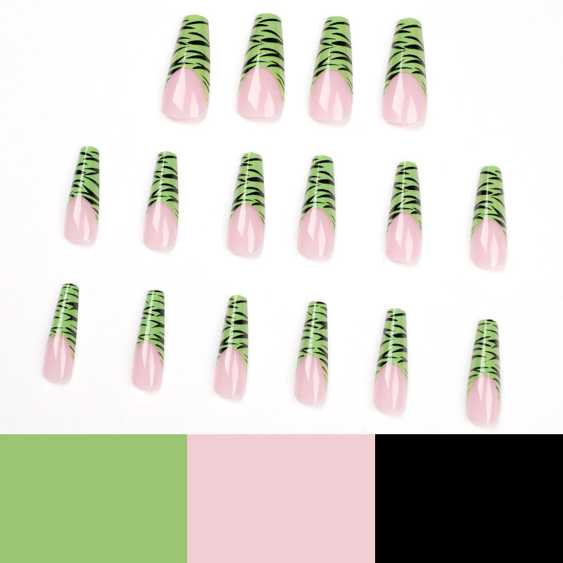 Artistic fingernails with trendy zebra design Kalsten