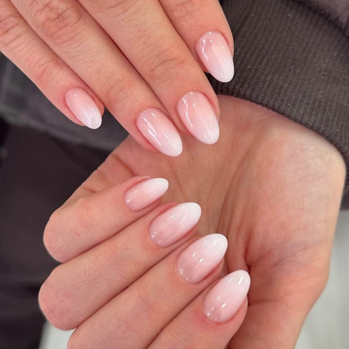 Artificial nail art with playful dots and bows Kalsten