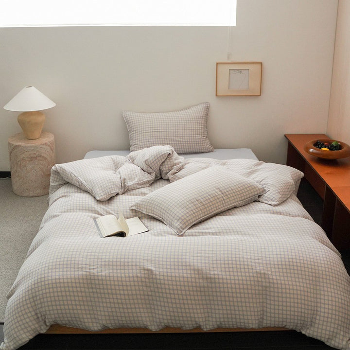 Checked cotton bedding set with soft percale texture and reversible pillowcases