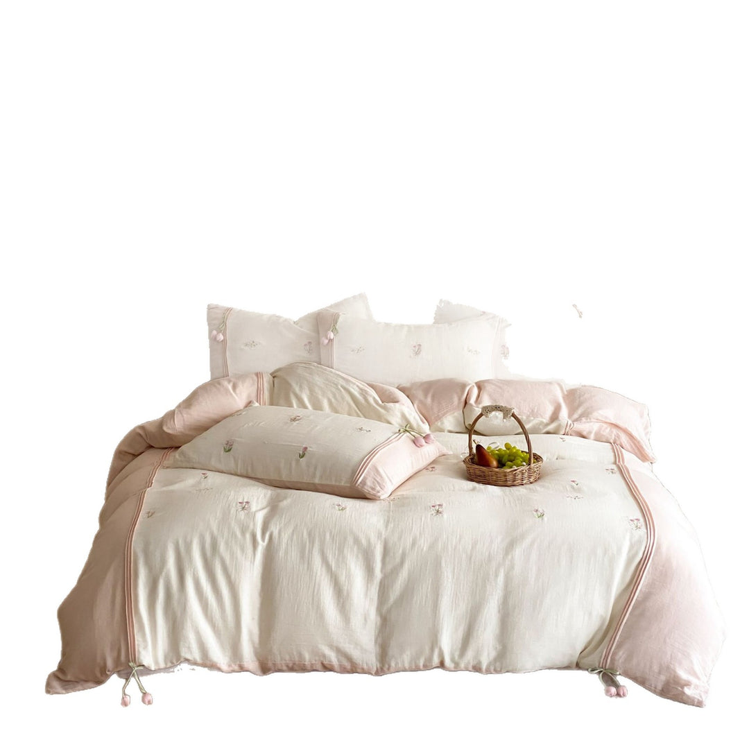 Bedding set made of cotton satin with fine tulip embroidery and quilted bedspread