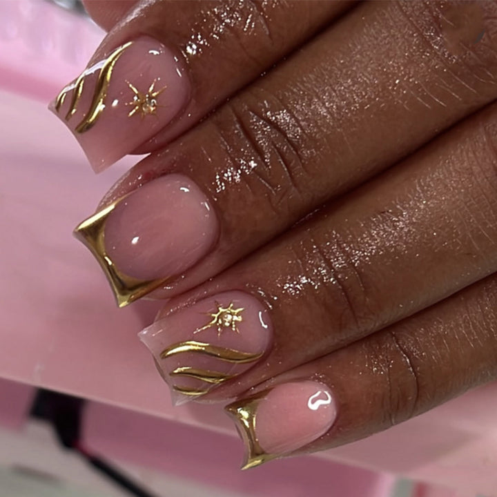 Artificial nail art with glamorous golden accents Kalsten