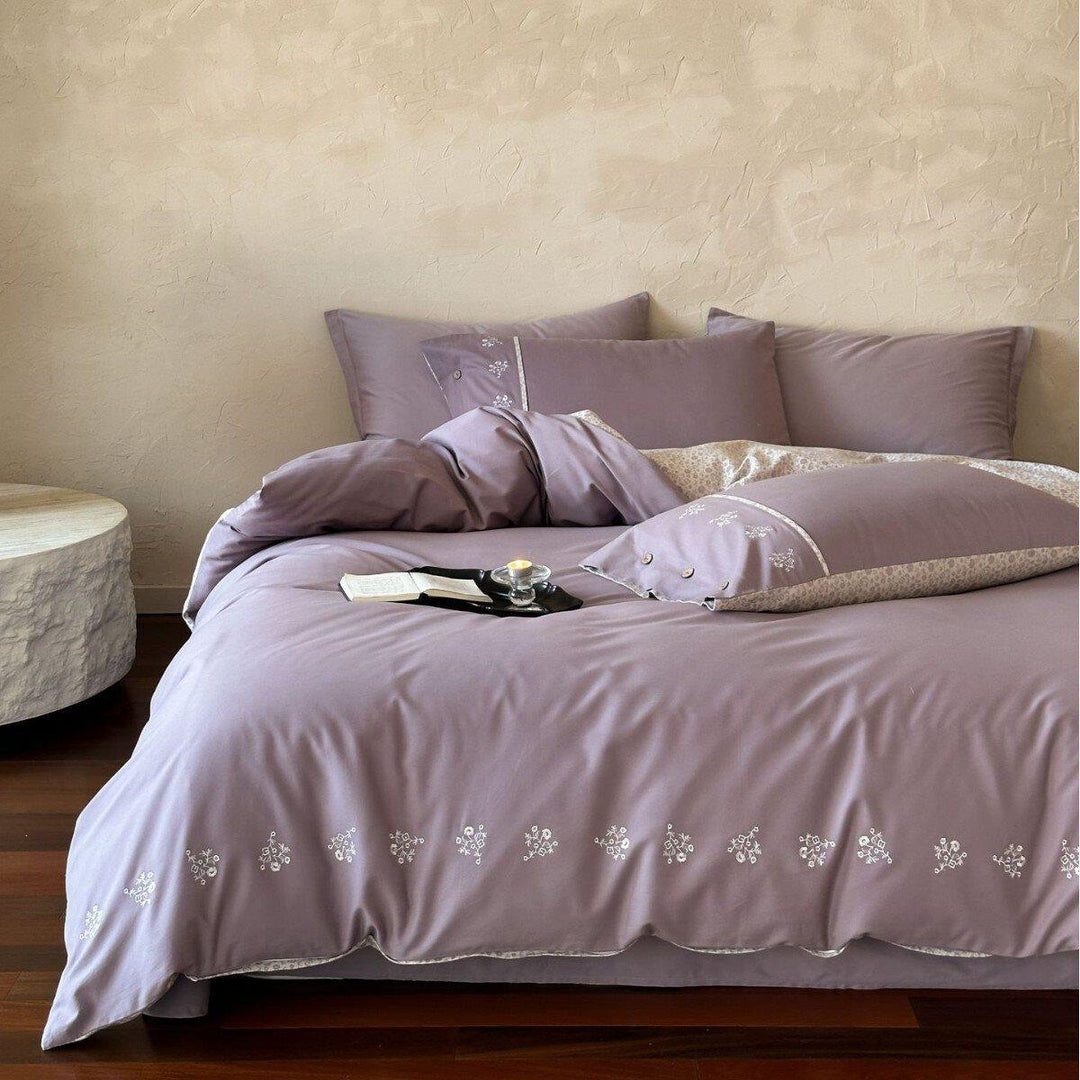 Duvet cover set with fine leaf embroidery and extra soft Mako satin