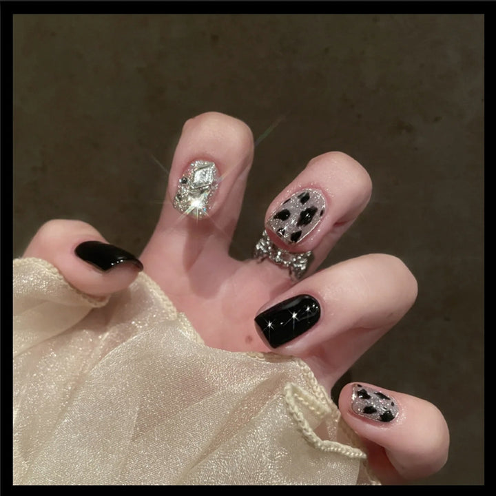 Glamorous Decorative Press-On Nails
