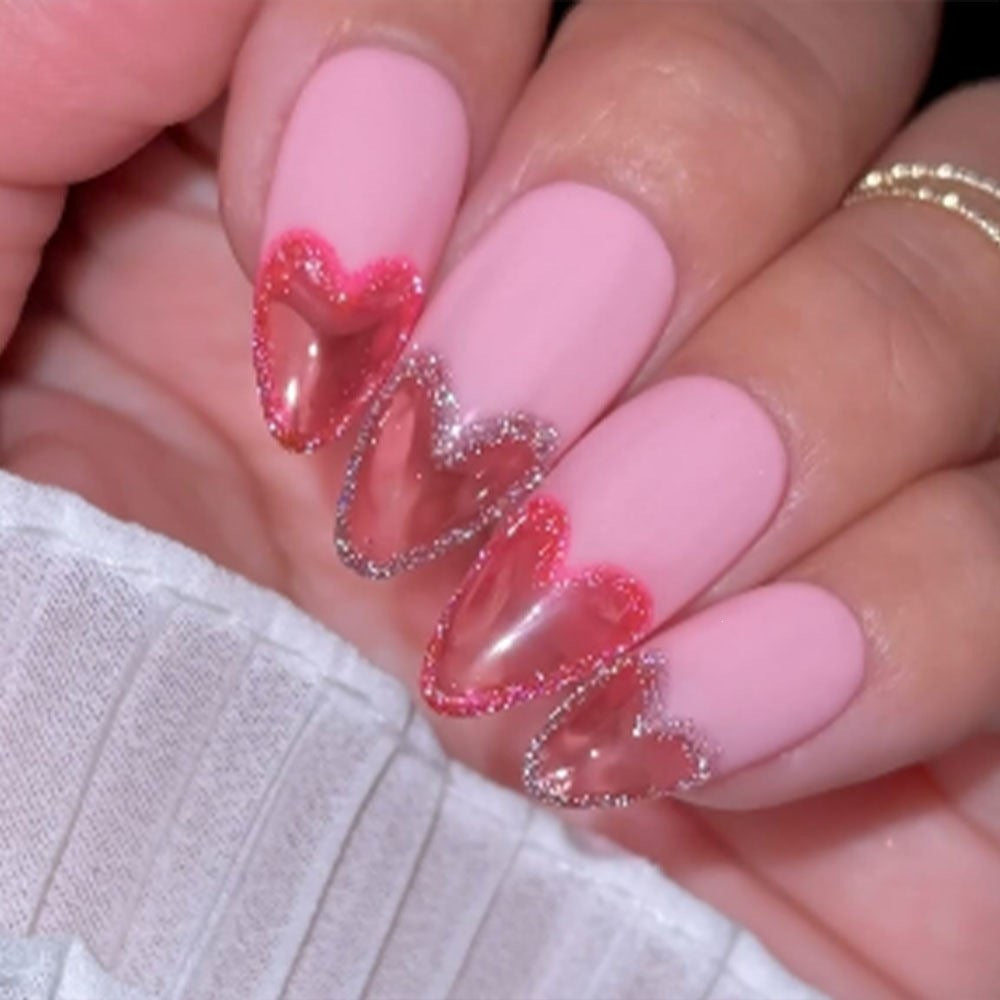 Artificial nails with romantic heart design and fine accents Kalsten