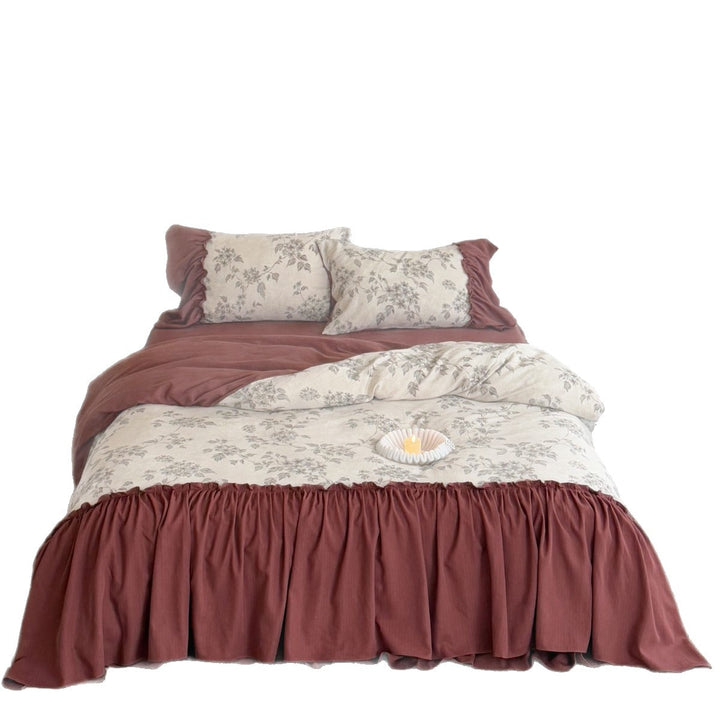 Romantic duvet cover set with ruffle and vintage floral pattern