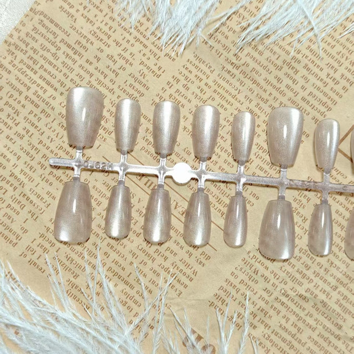 Artificial nails in elegant nude glitter design Kalsten