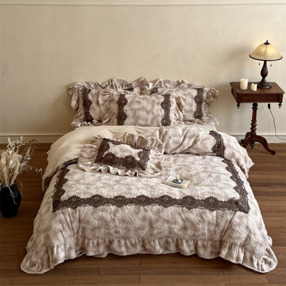 Cozy quilted bedspread and bed cover set with lace border