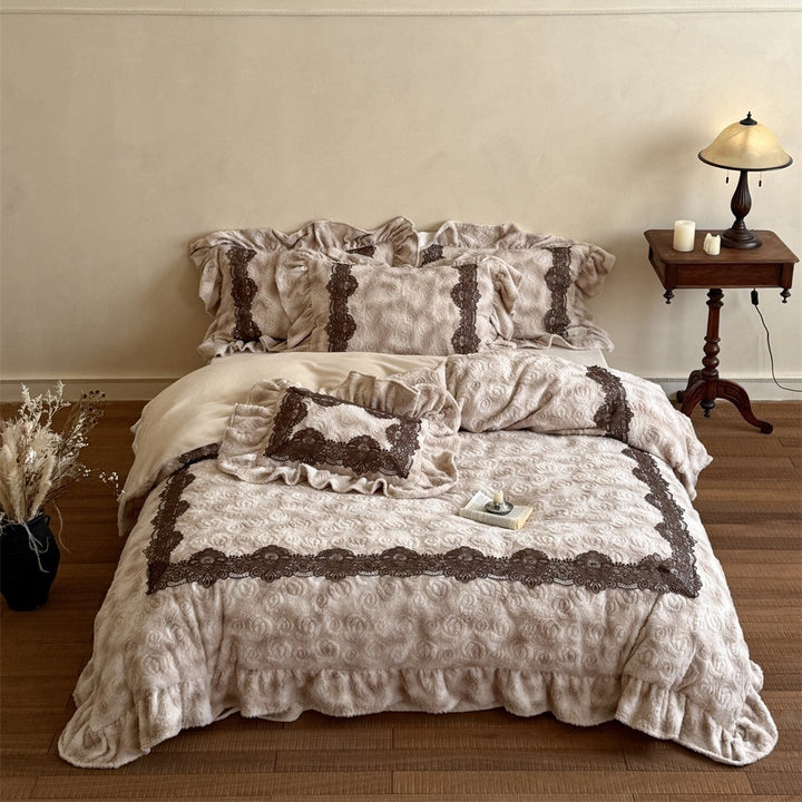Cozy quilted bedspread and bed cover set with lace border