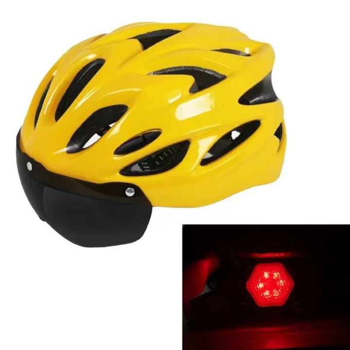 Bicycle helmet with integrated sun visor and optimal ventilation Kalsten