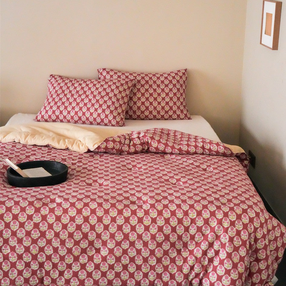 Children's bedding set made of cotton percale with fine floral block print