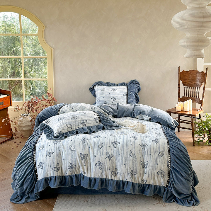 Quilted bedding set with butterfly design, ruffle and fleece finish