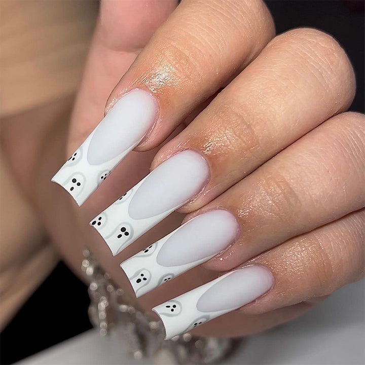 Ghost-Inspired 3D Press-On Nail Art Kalsten