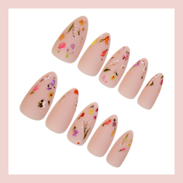 Artificial nail set with floral accents Kalsten