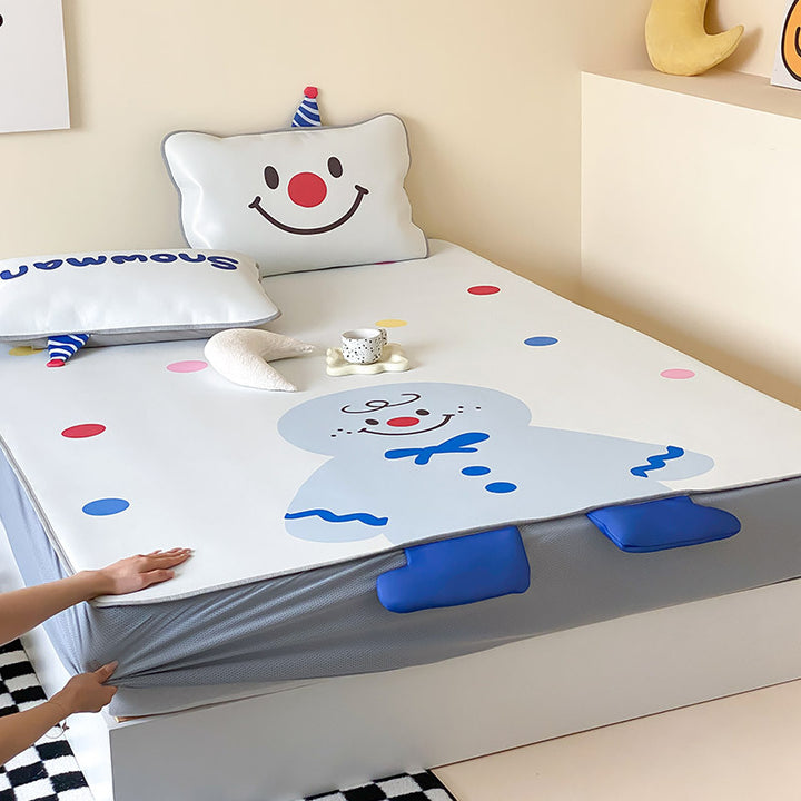 Waterproof children's mattress cover with non-slip fitted sheet & cute cartoon animal designs