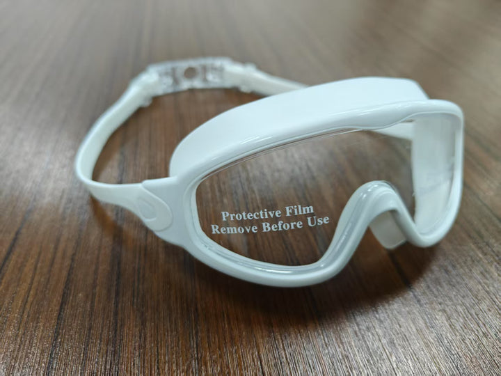 Swimming mask with adjustable comfort and clear field of vision Kalsten