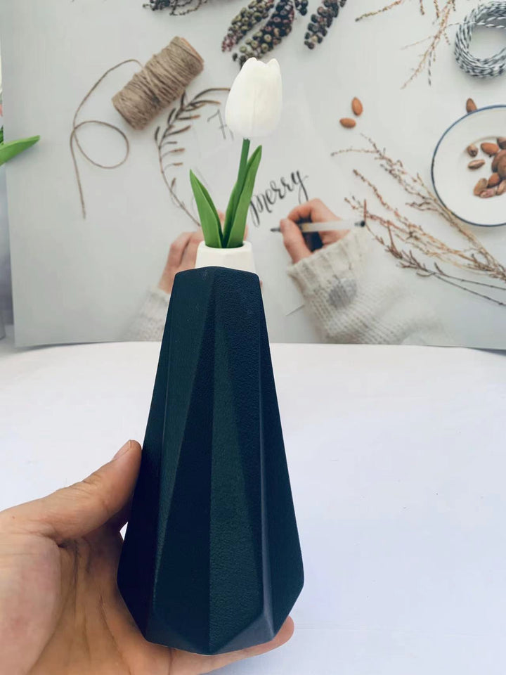 Modern Geometric Decorative Sculpture Kalsten