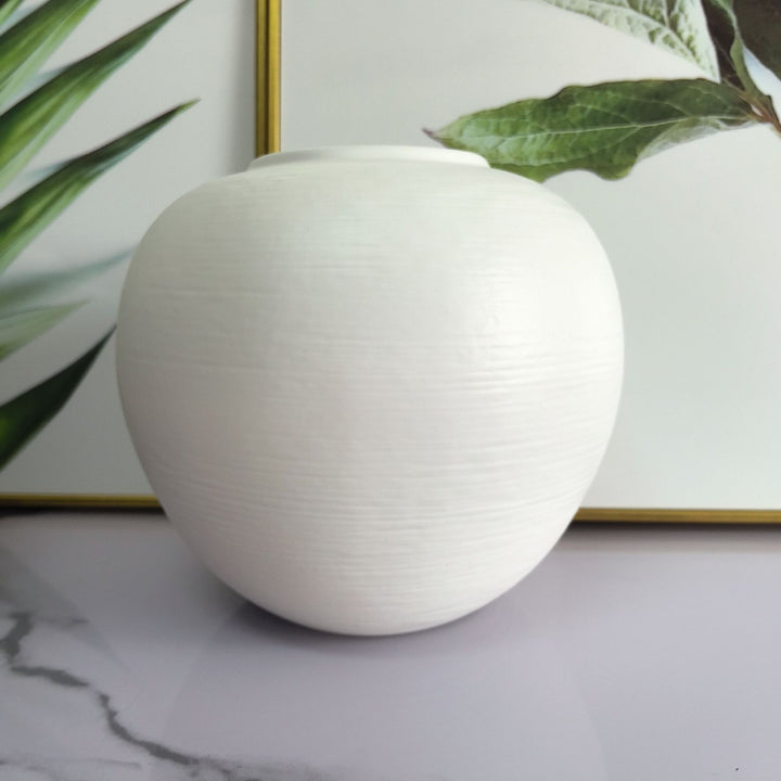 Elegant Textured Ceramic Vase Kalsten