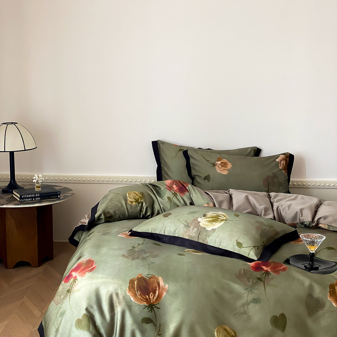 Satin bed linen set with large area watercolor flower print and fine edge piping