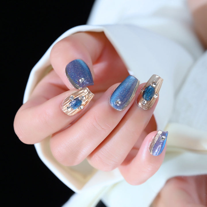 Glittery Press-On Nail Art Kalsten