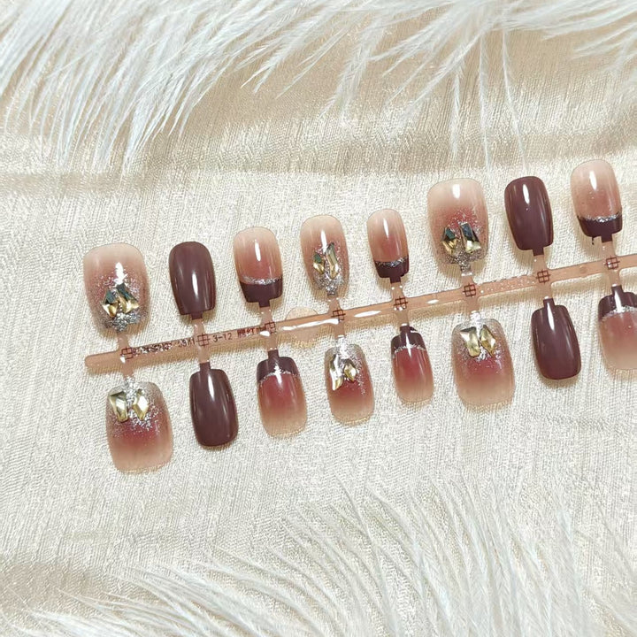 Elegant Artificial Nail Set with Gold Accents Kalsten