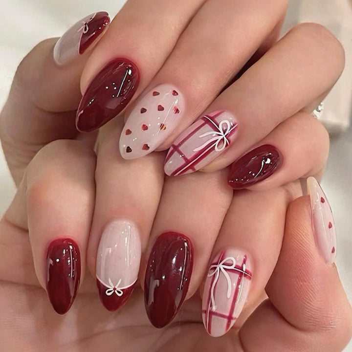 Nail set with playful hearts and elegant bows Kalsten