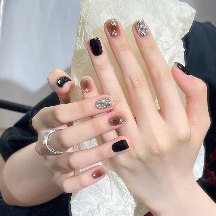 Artistic Press-On Nail Set with Glamorous Metallic Accents Kalsten