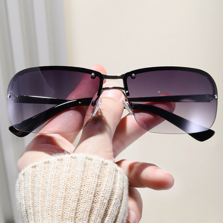 Ladies sunglasses with large, elegant lenses and a modern metal frame Kalsten