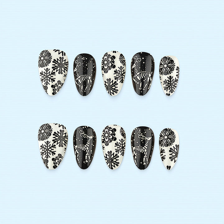 Artificial nails in a unique winter design with snow and reindeer motifs Kalsten