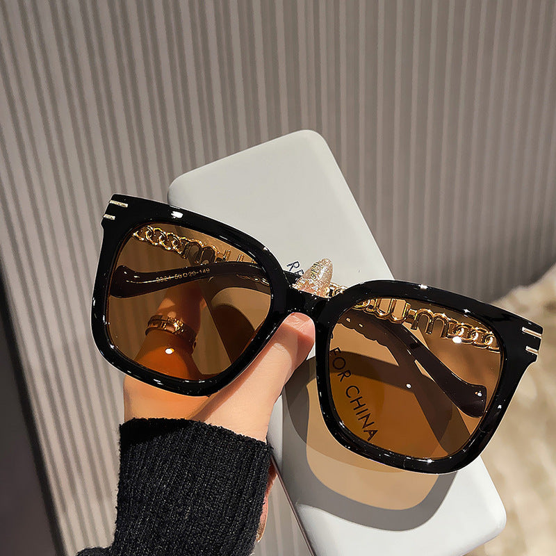 Ladies trendy square sunglasses with elegant frame and stylish gold accent Kalsten