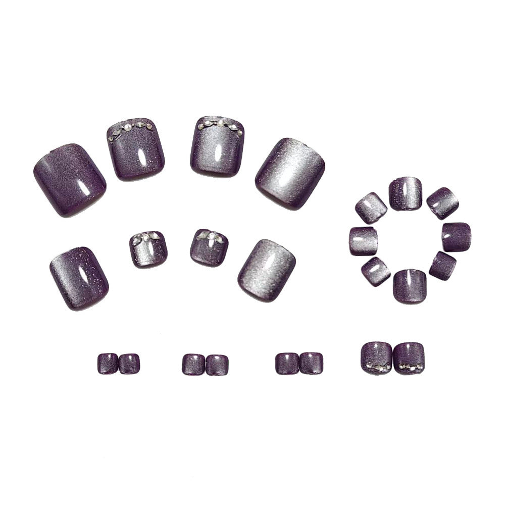 Artificial nails with glamorous rhinestone accents Kalsten