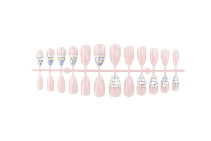 Artificial nail set with shimmering geometric accents Kalsten