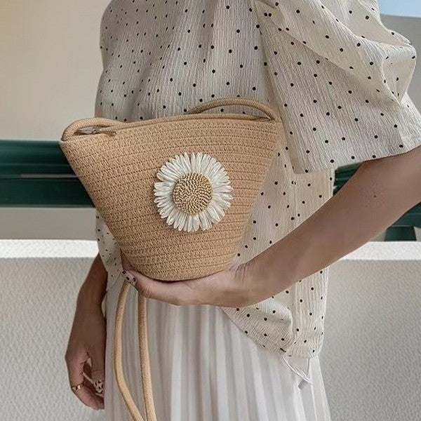 Hand-knotted bag with flower appliqué Kalsten