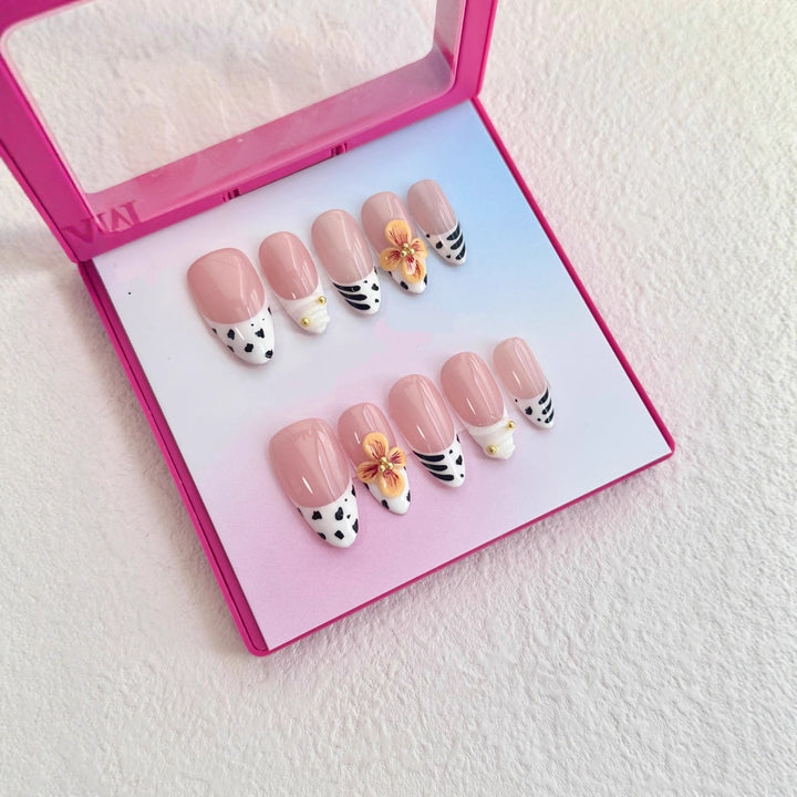 Artistic Press-On Nail Art Set with Floral and Patterned Designs