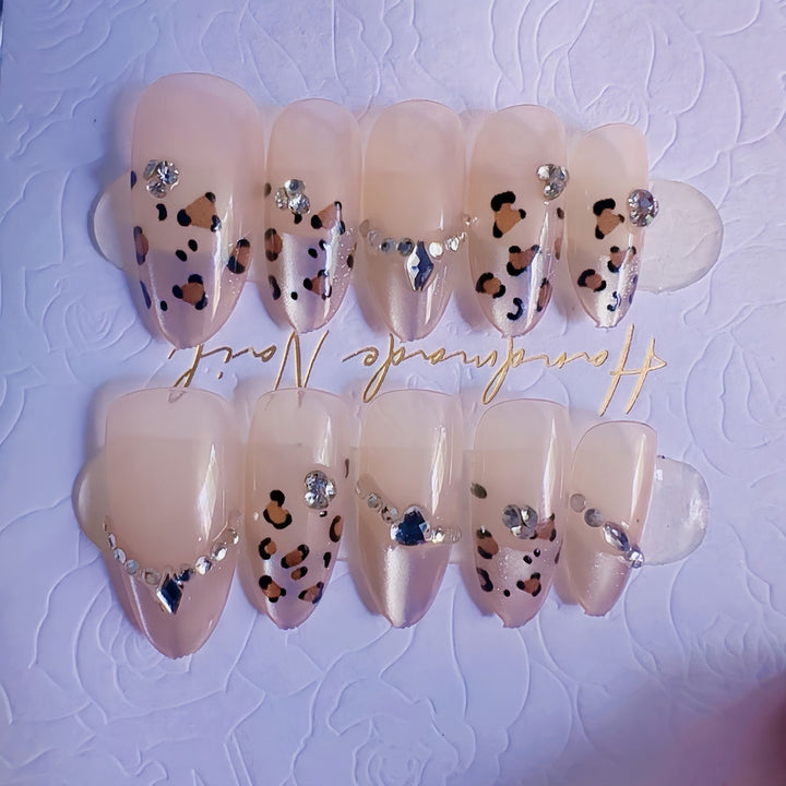 Unique Articulated Press-On Nail Set Kalsten